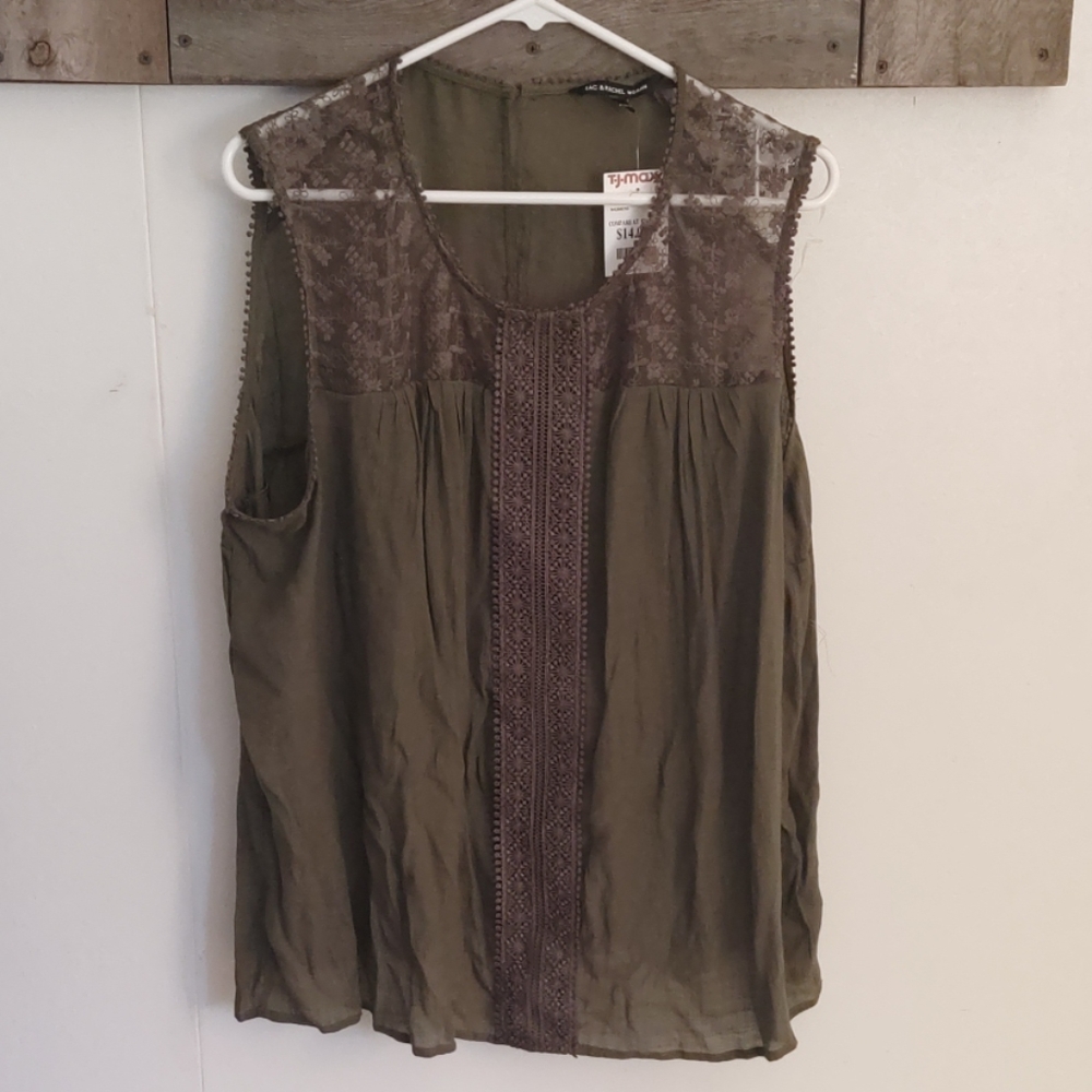 Tank top with lace and crochet